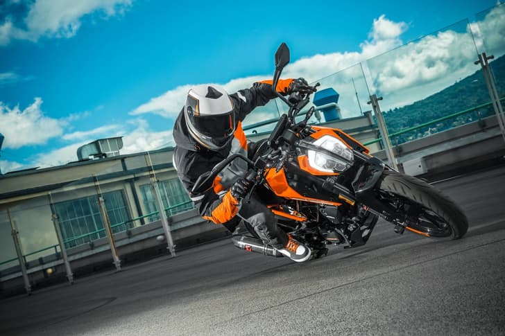 2017 KTM 125 Duke image gallery