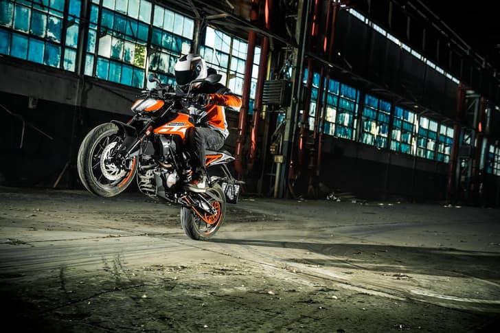 2017 KTM 125 Duke image gallery