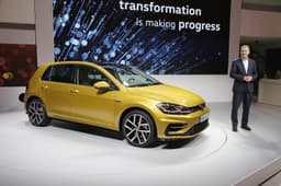 2017 Volkswagen Golf image gallery