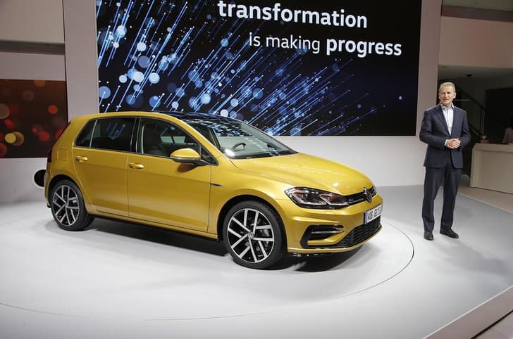 2017 Volkswagen Golf image gallery