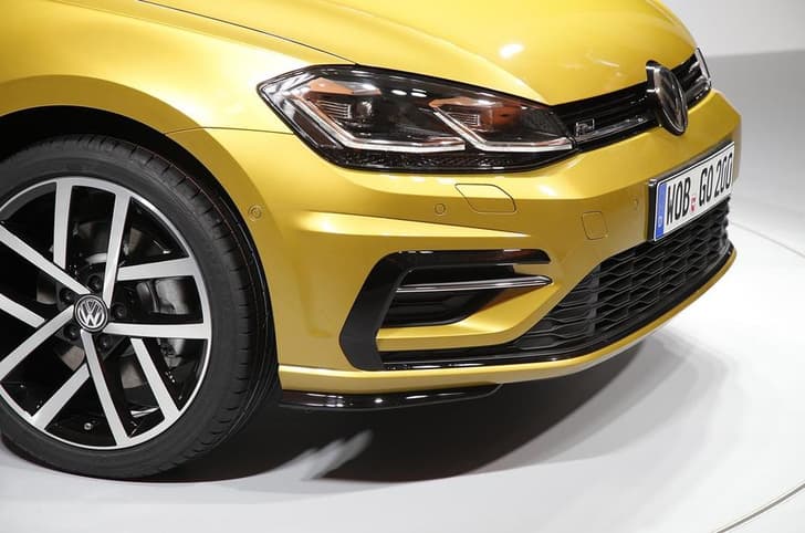 2017 Volkswagen Golf image gallery