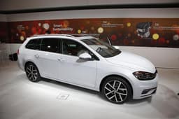 2017 Volkswagen Golf image gallery