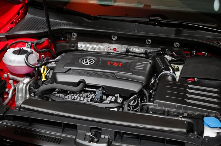 2017 Volkswagen Golf image gallery