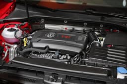 2017 Volkswagen Golf image gallery