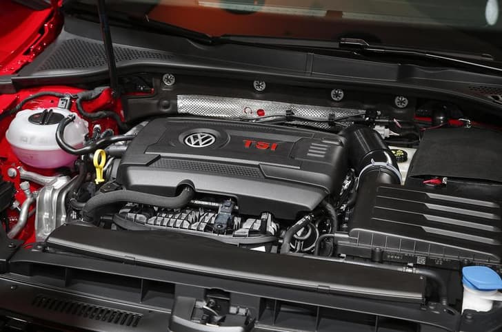 2017 Volkswagen Golf image gallery