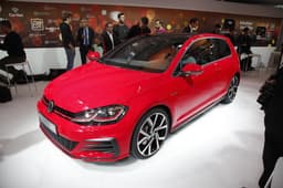 2017 Volkswagen Golf image gallery