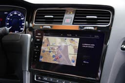 2017 Volkswagen Golf image gallery