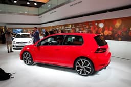 2017 Volkswagen Golf image gallery