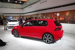2017 Volkswagen Golf image gallery