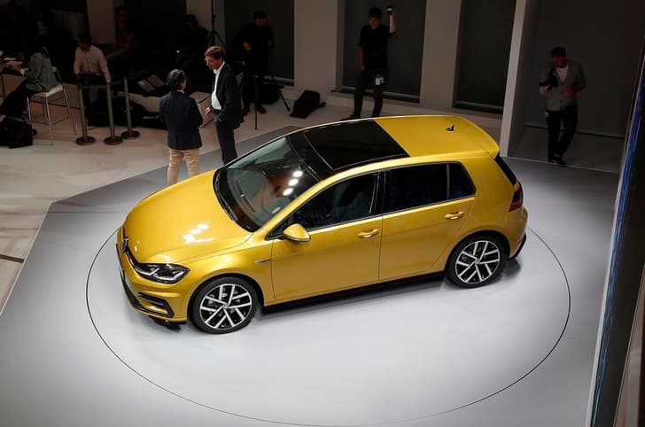 2017 Volkswagen Golf image gallery