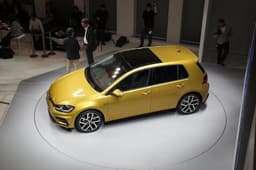 2017 Volkswagen Golf image gallery