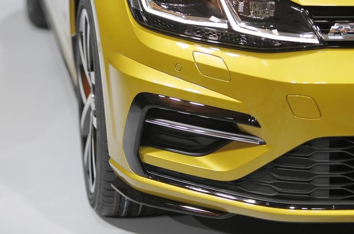 2017 Volkswagen Golf image gallery