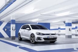2017 Volkswagen Golf image gallery