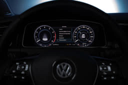 2017 Volkswagen Golf image gallery