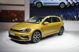 2017 Volkswagen Golf image gallery