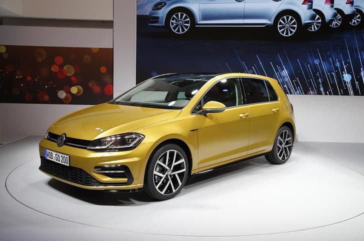 2017 Volkswagen Golf image gallery