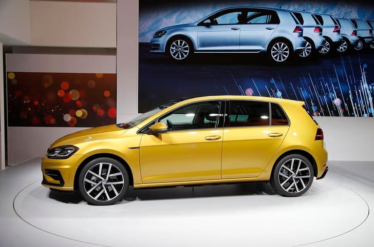 2017 Volkswagen Golf image gallery