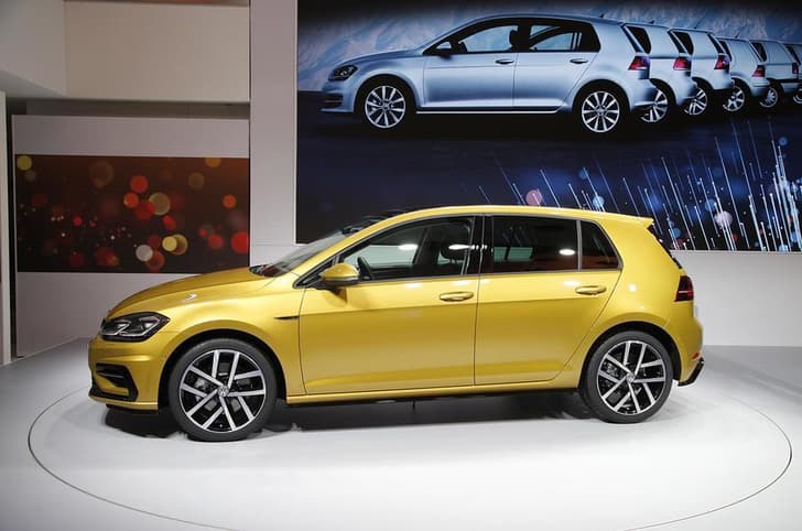 2017 Volkswagen Golf image gallery