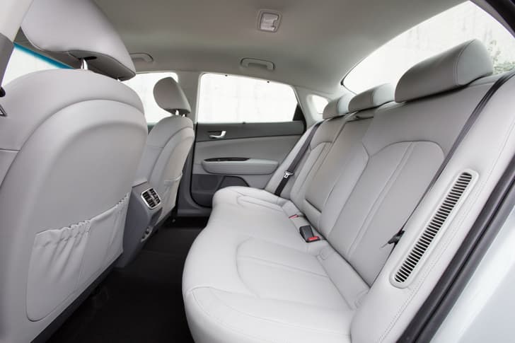 2016 Kia Niro hybrid image gallery