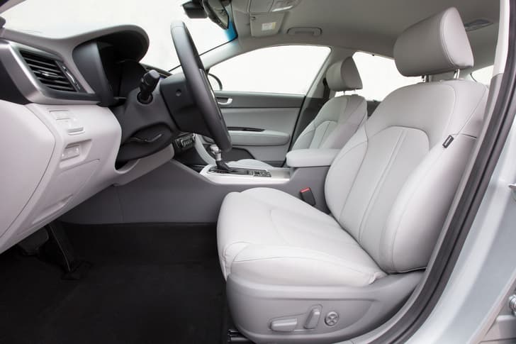 2016 Kia Niro hybrid image gallery