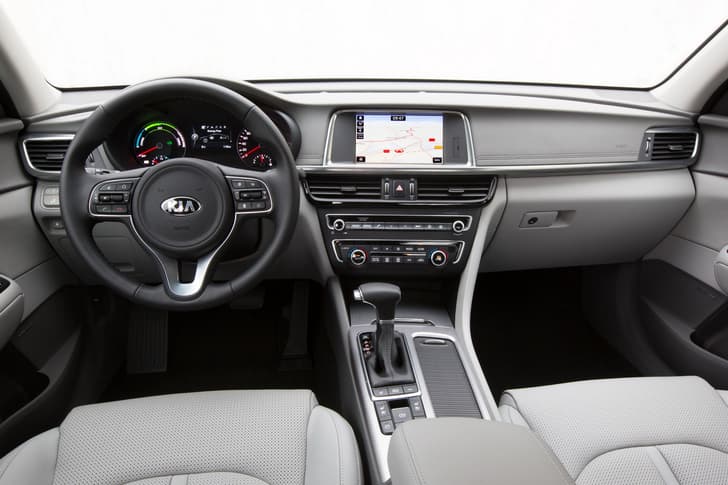 2016 Kia Niro hybrid image gallery
