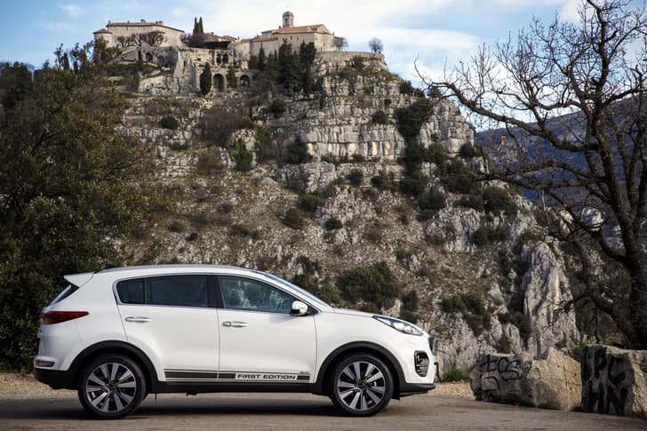 2016 Kia Sportage image gallery