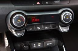 2016 Kia Rio hatchback image gallery