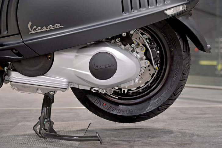 2016 Vespa 946 Emporio Armani image gallery