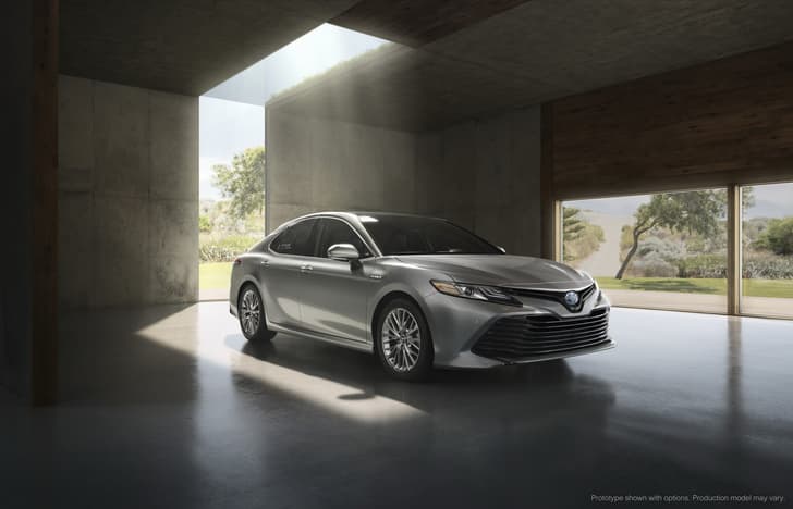 2017 Toyota Camry image gallery