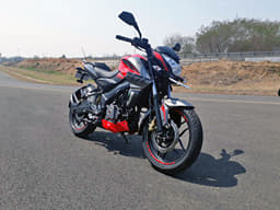 2017 Bajaj Pulsar NS200 image gallery