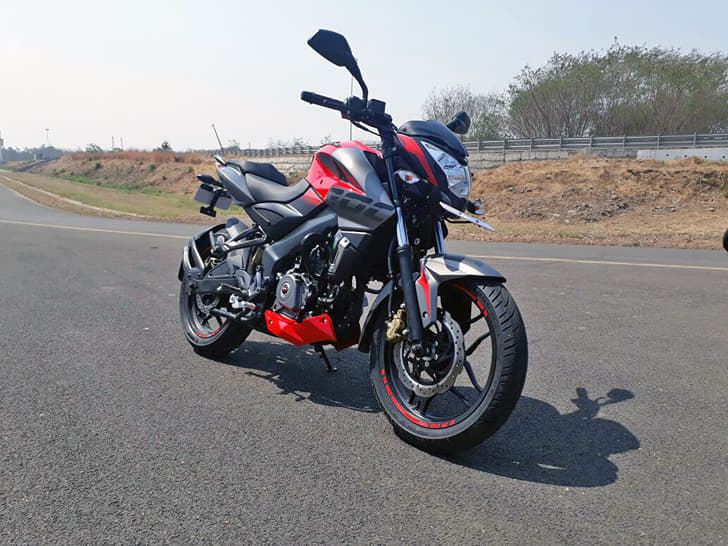 2017 Bajaj Pulsar NS200 image gallery