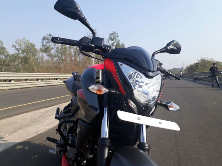 2017 Bajaj Pulsar NS200 image gallery