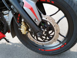 2017 Bajaj Pulsar NS200 image gallery