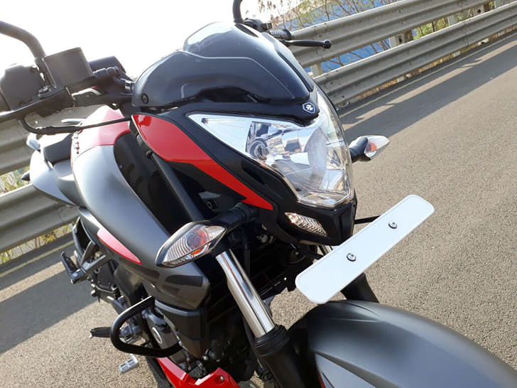 2017 Bajaj Pulsar NS200 image gallery