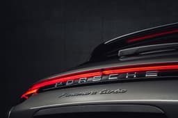 2017 Porsche Panamera Sport Turismo image gallery