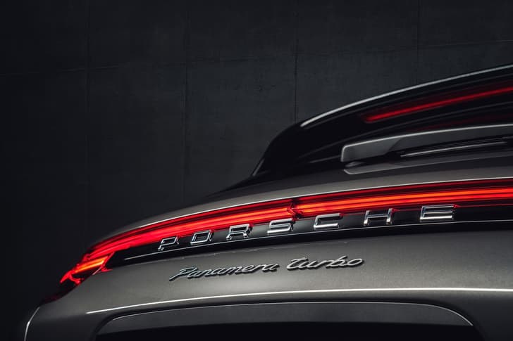 2017 Porsche Panamera Sport Turismo image gallery