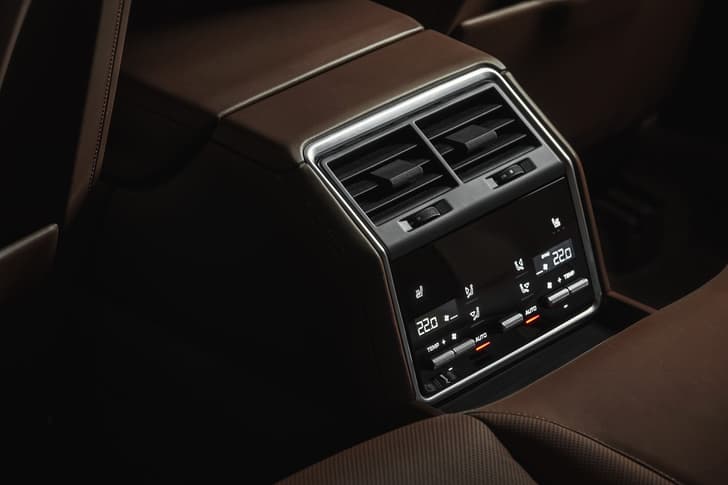 2017 Porsche Panamera Sport Turismo image gallery