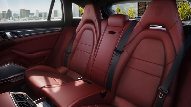 2017 Porsche Panamera Sport Turismo image gallery