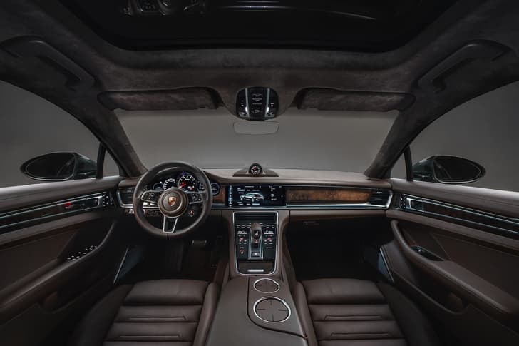 2017 Porsche Panamera Sport Turismo image gallery
