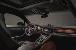 2017 Porsche Panamera Sport Turismo image gallery