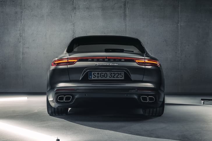 2017 Porsche Panamera Sport Turismo image gallery