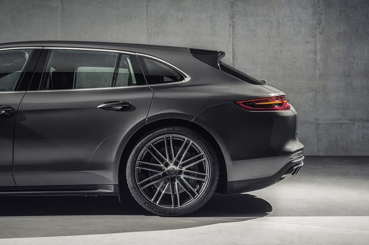 2017 Porsche Panamera Sport Turismo image gallery