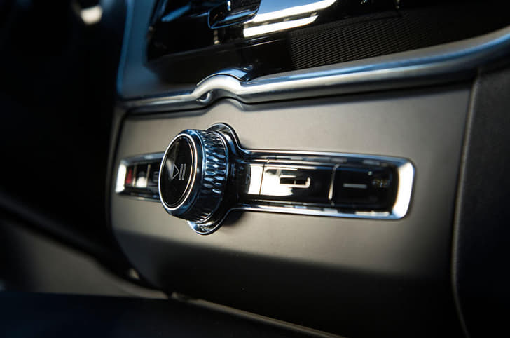 2017 Volvo XC60 image gallery