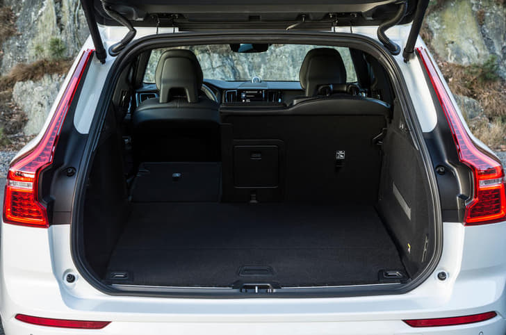 2017 Volvo XC60 image gallery