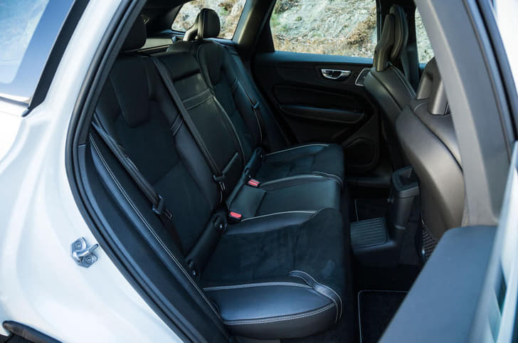 2017 Volvo XC60 image gallery