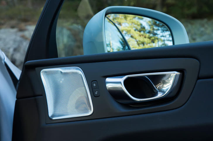 2017 Volvo XC60 image gallery