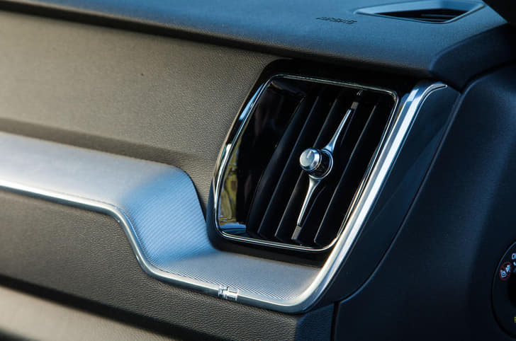 2017 Volvo XC60 image gallery