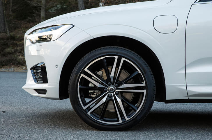 2017 Volvo XC60 image gallery