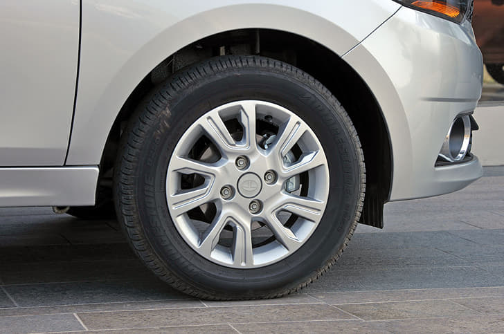 Diesel Tigors use 14-inch wheels and alloy wheel design is shared with Tiago. The petrol car though, gets larger 15-inch diamond cut units.
