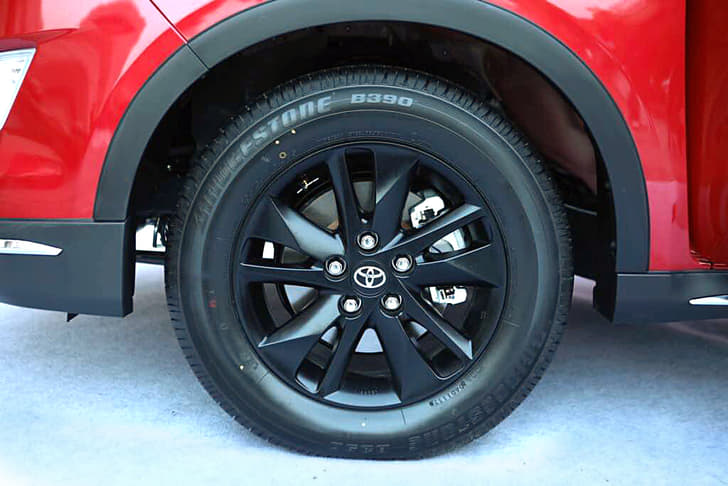 2017 Toyota Innova Touring Sport image gallery